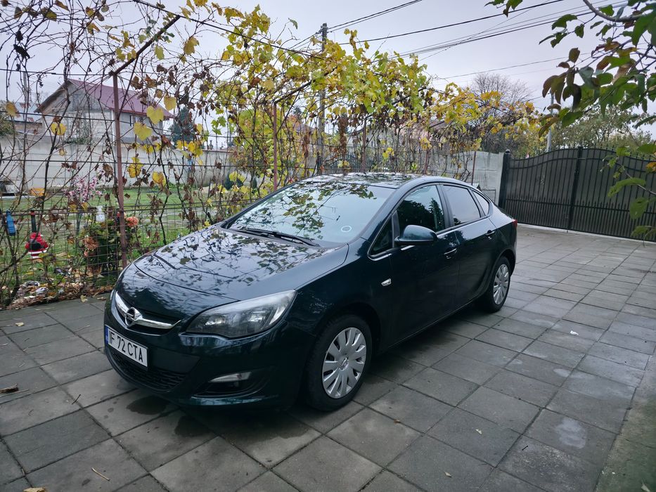 Opel Astra J Berlina 1.6 benzina