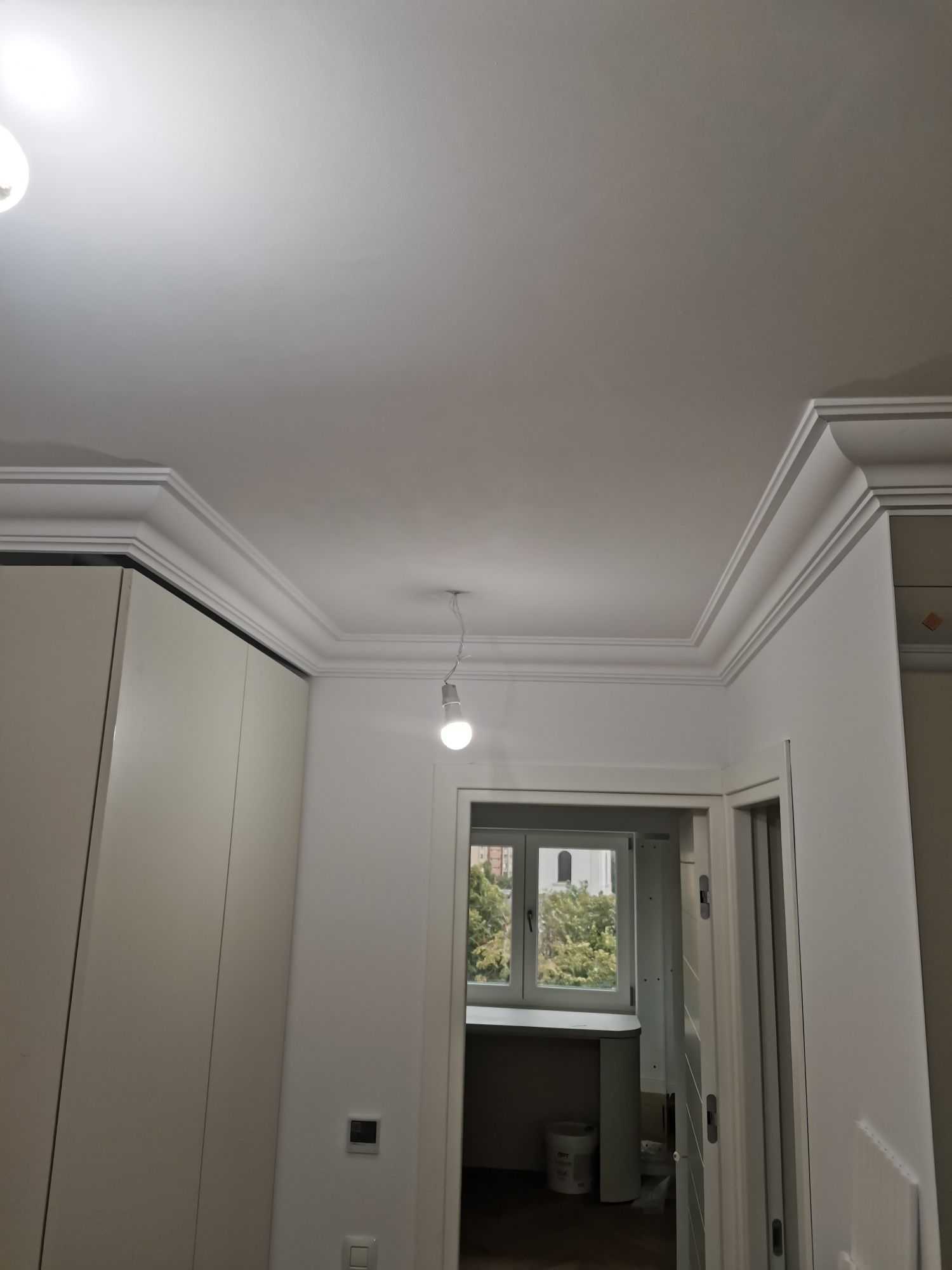 Montaj profile decorative, cornișa, plinta parchet