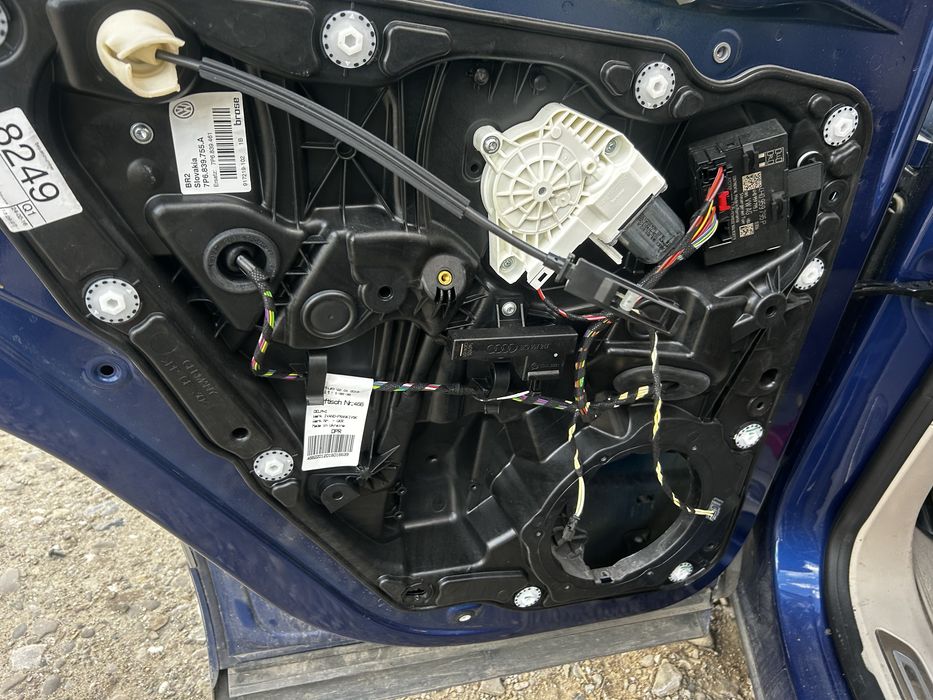 Macara geam stânga spate Volkswagen Touareg 7P