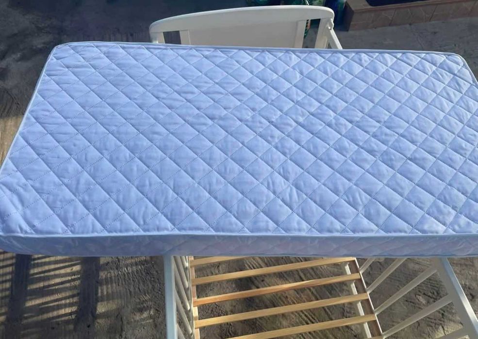 Pătuț copii , pătuț din lemn ,esență tare .Bonus saltea și husa !