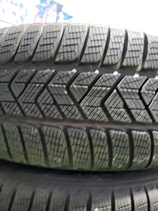 4 бр зимни 235/60/18 Pirelli