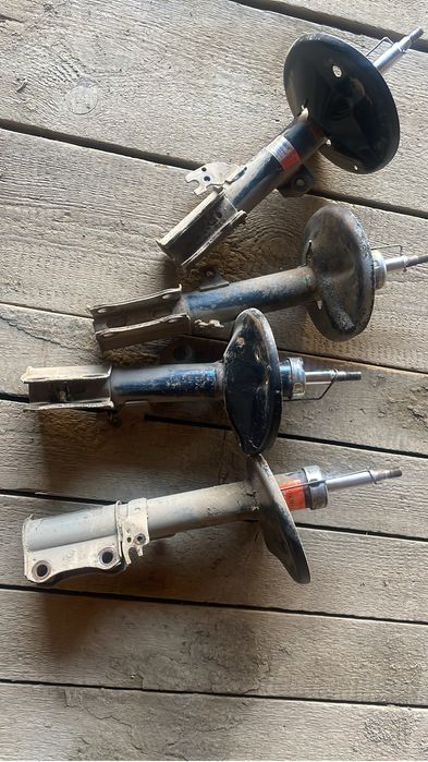 Продам Стойки от камри 30