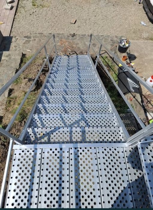 Confectionam scarii metalice zincate exterioare și pentru incendii , p