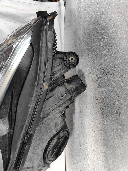 Оригинал;ен фар Мерцедес Е 212  Mercedes E 212 Led Bixenon