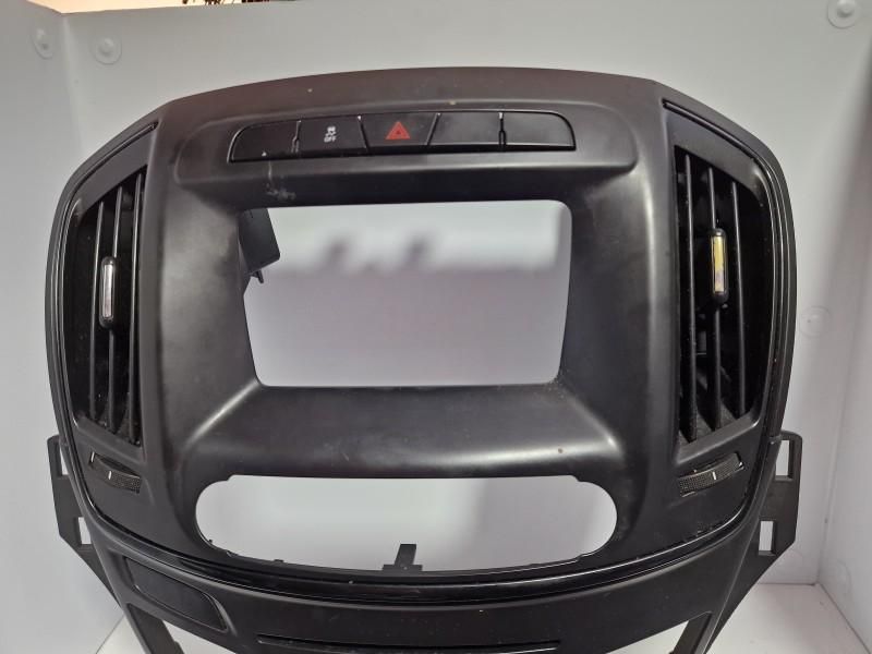 Consola centrala rama bord ecran Opel Insignia facelift