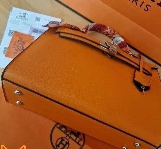 Set dama( geanta +esarfa),cureaua detasabila umăr, saculet, etichetă