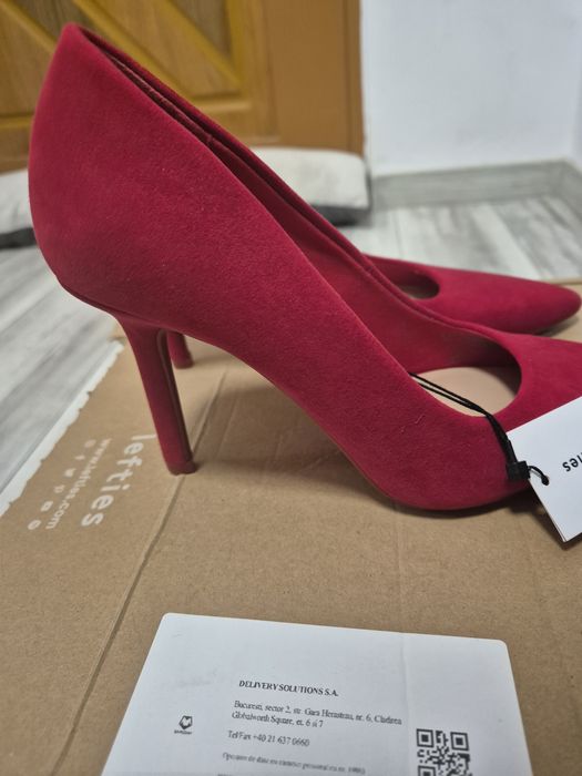 Pantofi cu toc marime 37