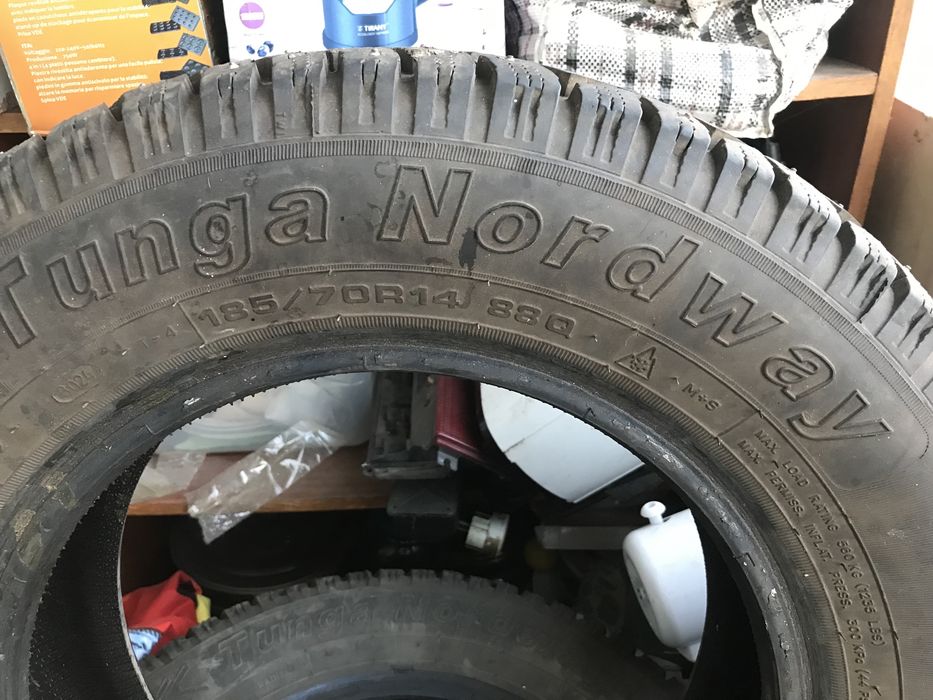 Продам резину , зимняя, шипованная R14