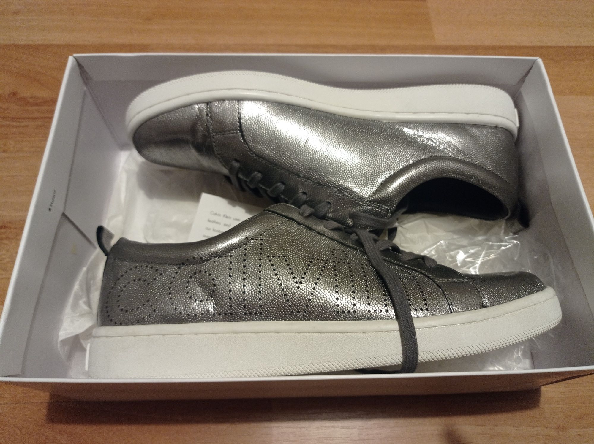 Pantofi Calvin Klein Danya 2 Metallic Stingray, marimea 39, noi