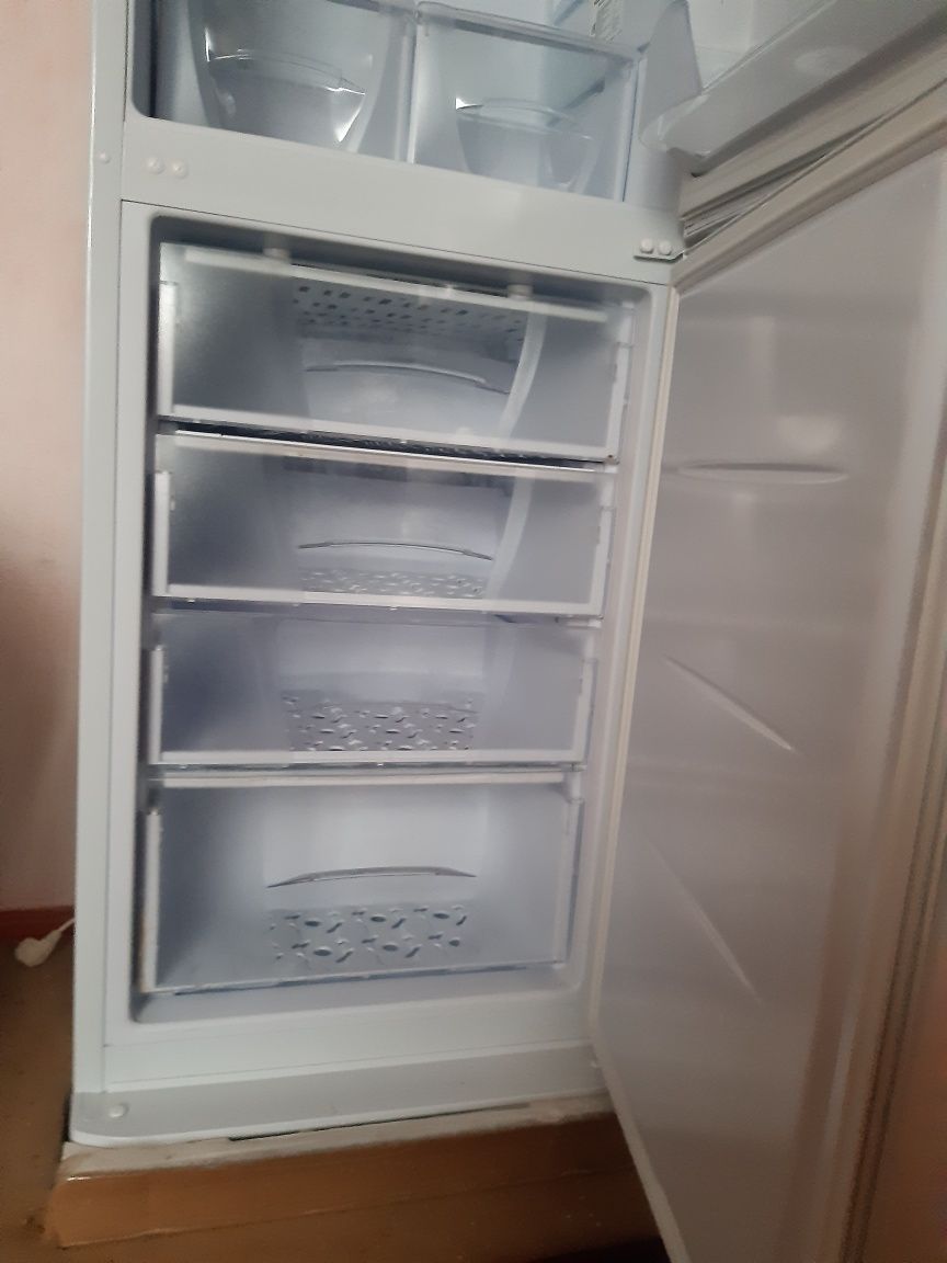 Холодильник (бирюса)