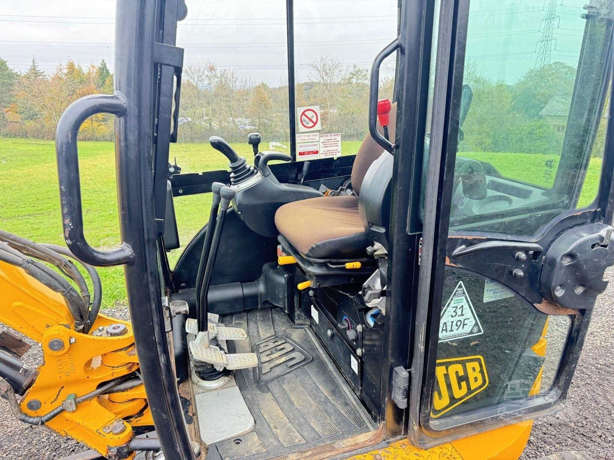 miniexcavator JCB 8025