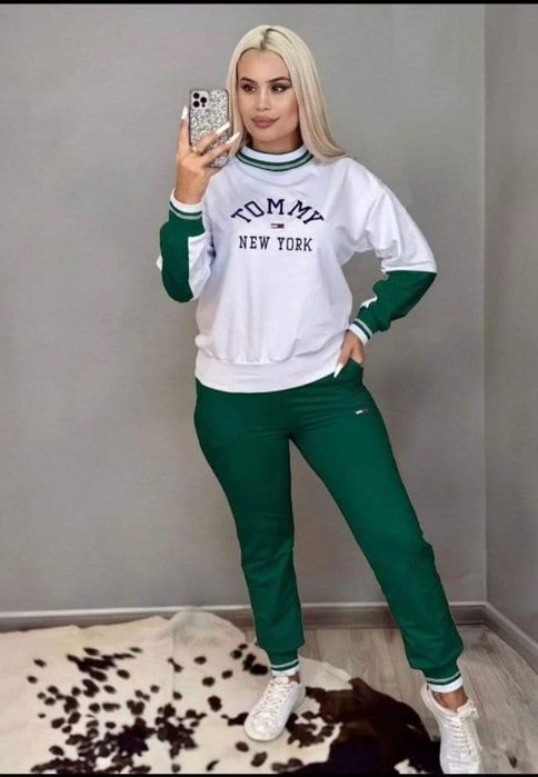 Дамски спортни екипи