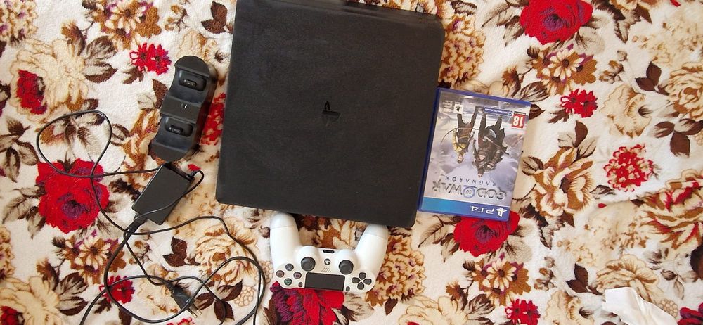 Vand sau schimb PS 4 cu trotineta electrica