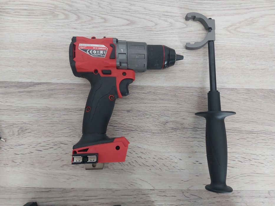 Autofiletanta percuție milwaukee M18 ONEPD2, 135 NM, stare noua