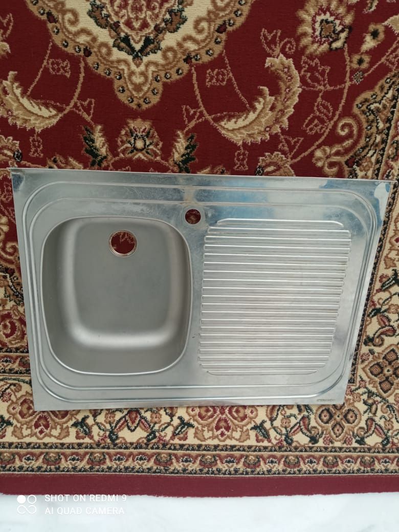 Продам нержавеющую мойку,размер 60*80см.