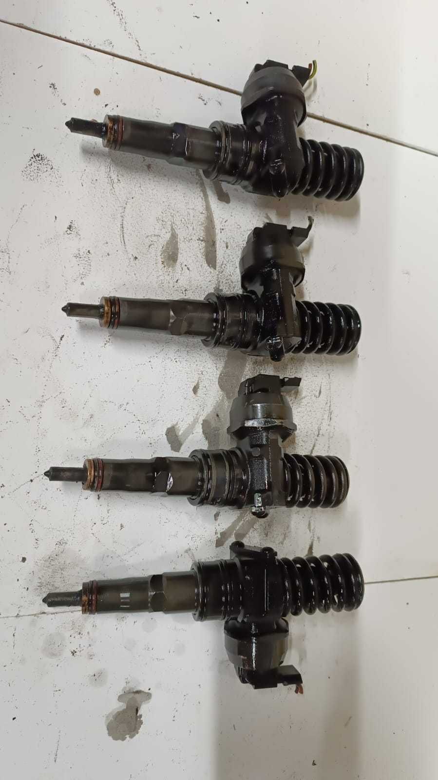 INJECTOR  BDK VW CADDY 2007 ,GOLF 5, 2.0 sdi 55kw 038130073as