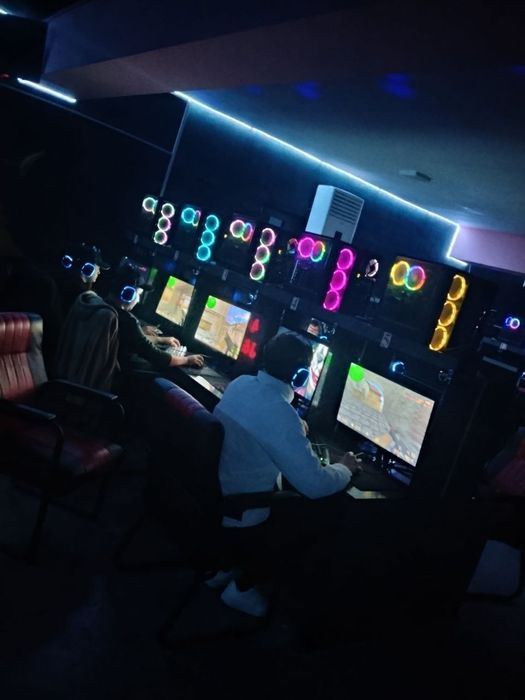 Kampyutr xona sotiladi srochna