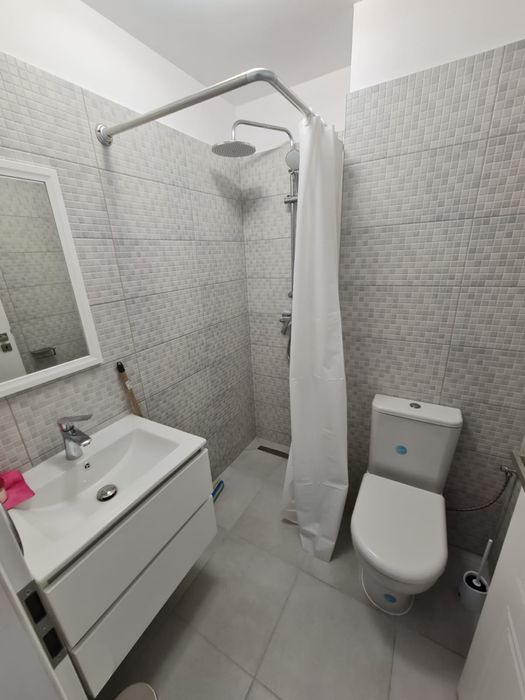 Inchiriez apartament 4 camere - Avanera