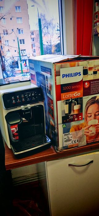 Espressor automat Philips EP3243/50 LatteGo 5 bauturi rasnită ceramica