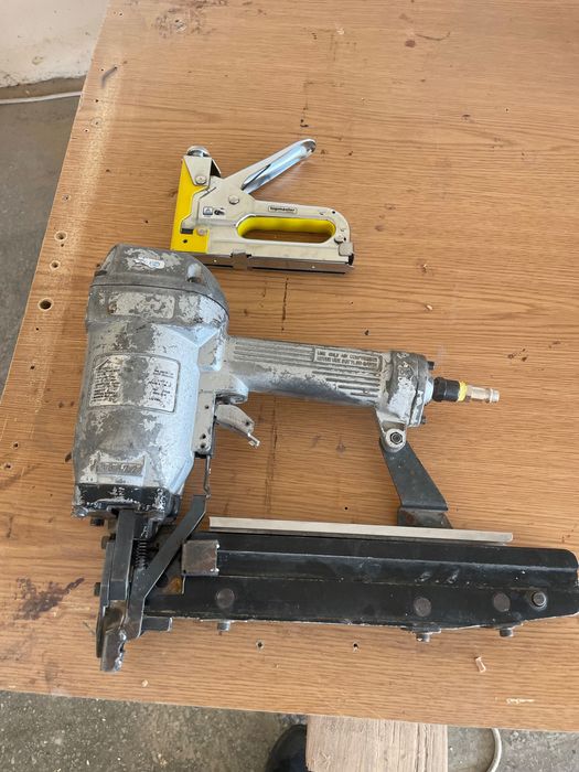 Пневматичен такер пневматичен пистолет за скоби и пирони