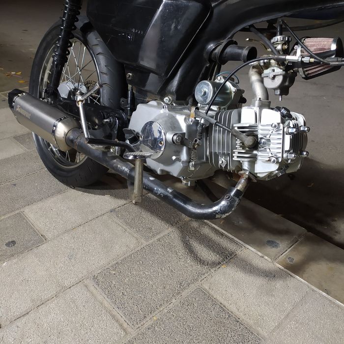 Moto kawasaki sotiladi