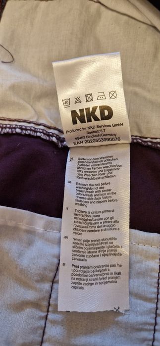 Vând pantaloni scurți NKD