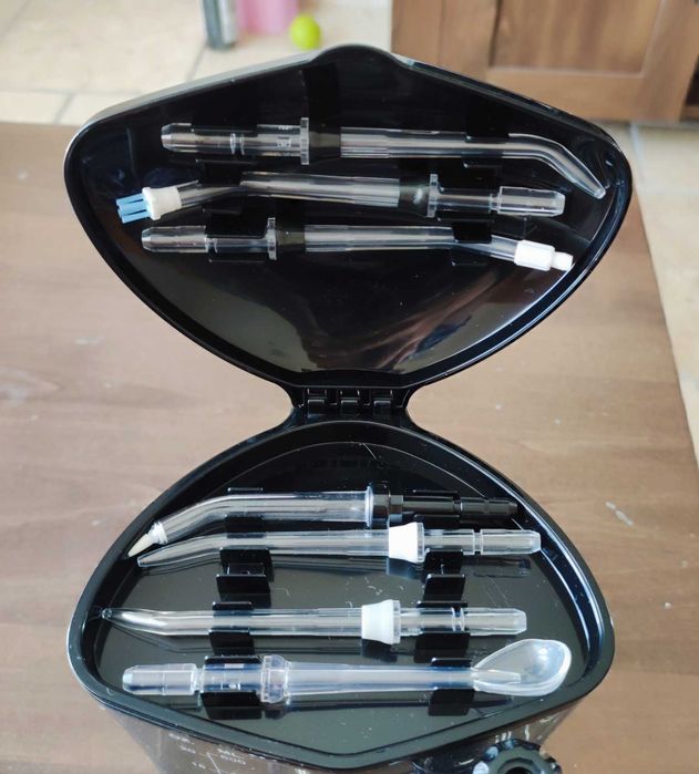 Зъбен душ Revyline RL 100 Black , орален иригатор за цялото семейство