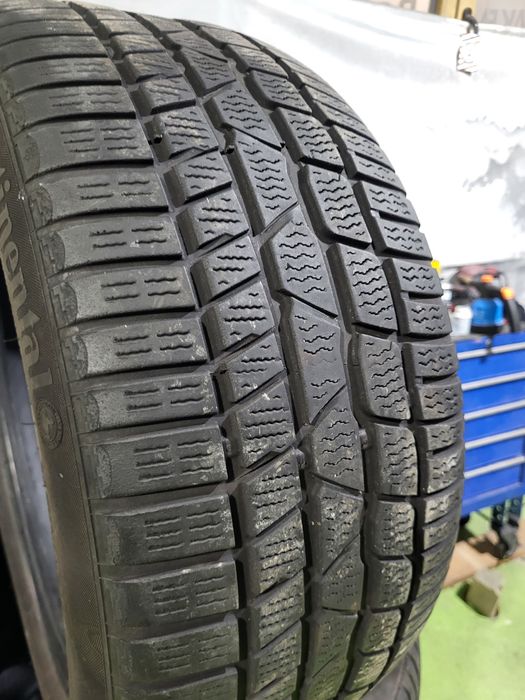 2 бр зимни 235/45/17 Continental