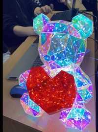 Ursuleț IubiBear îndrăgostit cu luminițe colorate, 40 cm