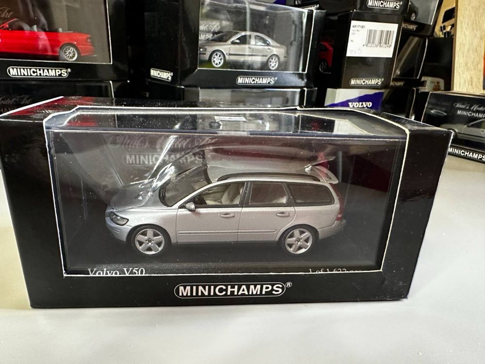 Macheta Volvo V50 1:43 Minichamps