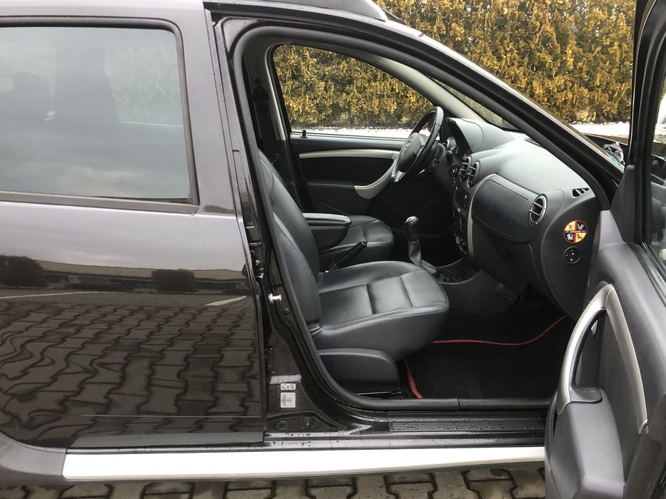 Dacia Duster an 2013 motor 1.6 16v benz+gaz de fabrica clima piele