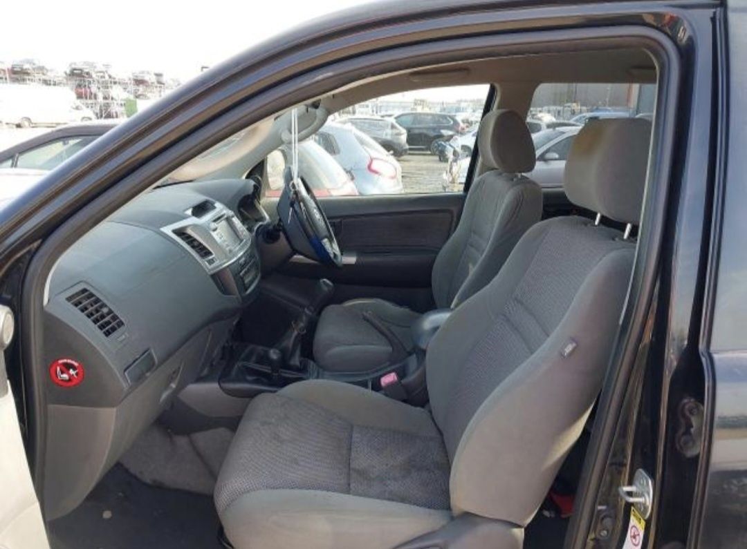 Dezmembrez Toyota Hilux Invincible 3.0 Manuala 2012-2016