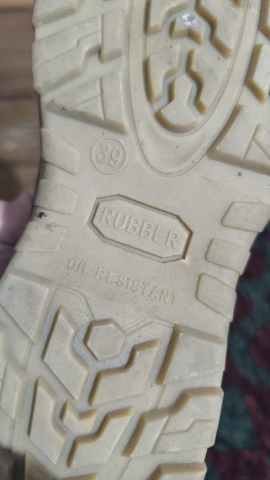 Oyoq kiyim sotiladi 39 razmer