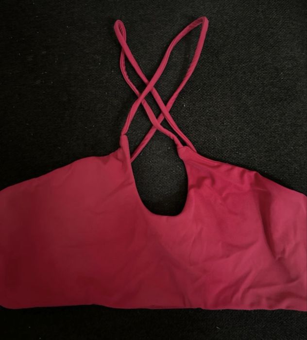 Bustiera rosie foarte sexi pentru sala si alte activitati