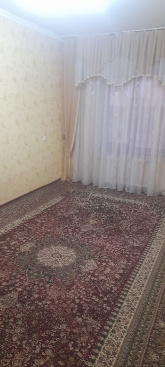 2-этажда жойлашган 3 хонали квартира ижарага берилади