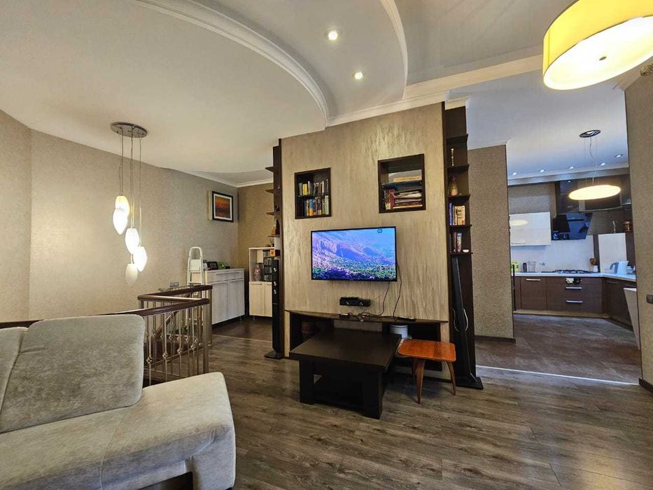 Интересная квартирка в 2 этажа