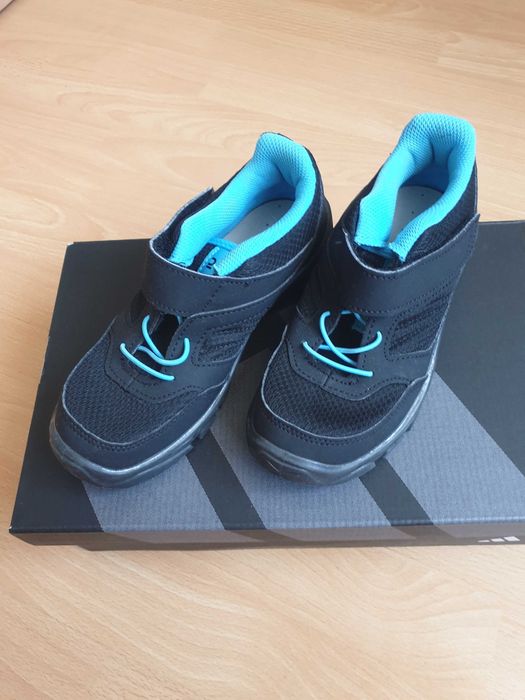 Adidasi Decathlon Quechua marime 33 noi nepurtati