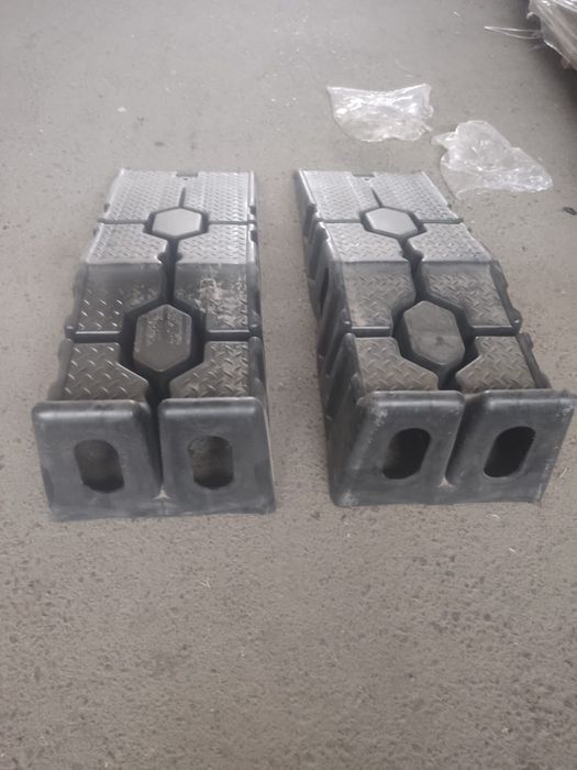 Пластиковые панудсы 2 штуки