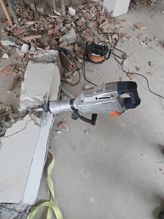 Închiriez picamer/ demolator