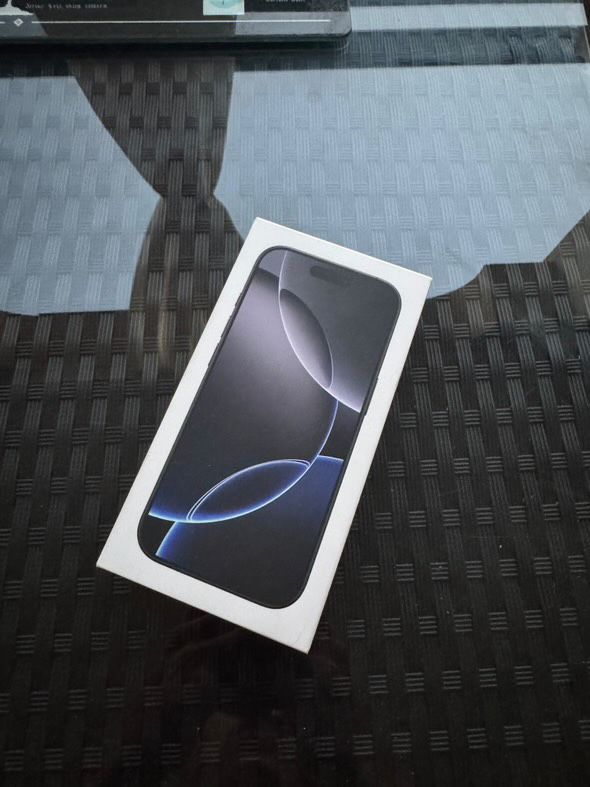 iPhone 16 Pro 256GB Black Titanium | ЧИСТО НОВ,
