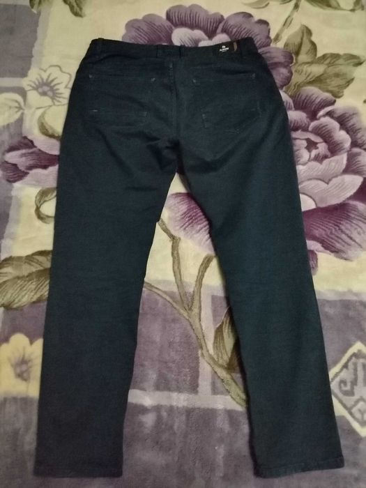 Продам 2 пару джинс фирменные