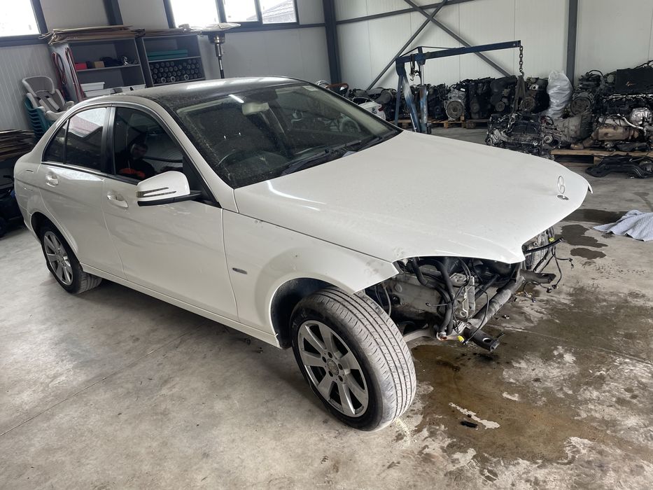 Carenaj roata / aparatoare noroi dreapta Mercedes w204 c class