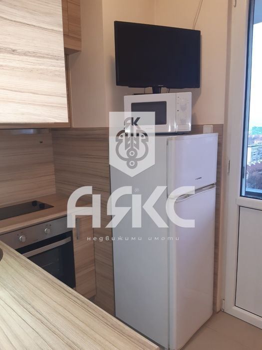 Дава се под наем Тристаен апартамент в София, Център - 100 кв.м за 816 € - Снимка #3