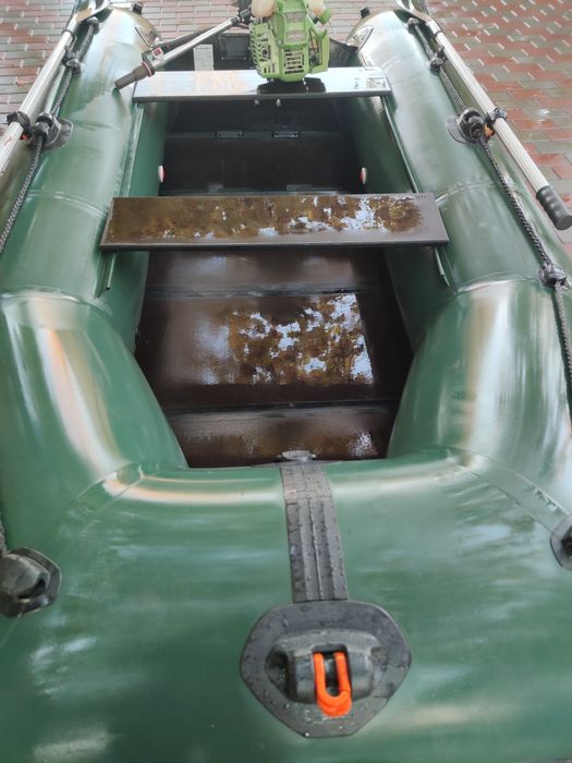 Vând barcă Colibri