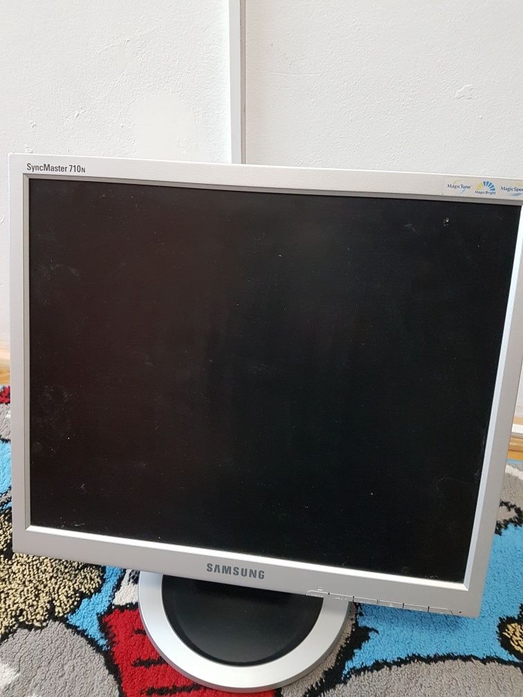 Monitor samsung 710N