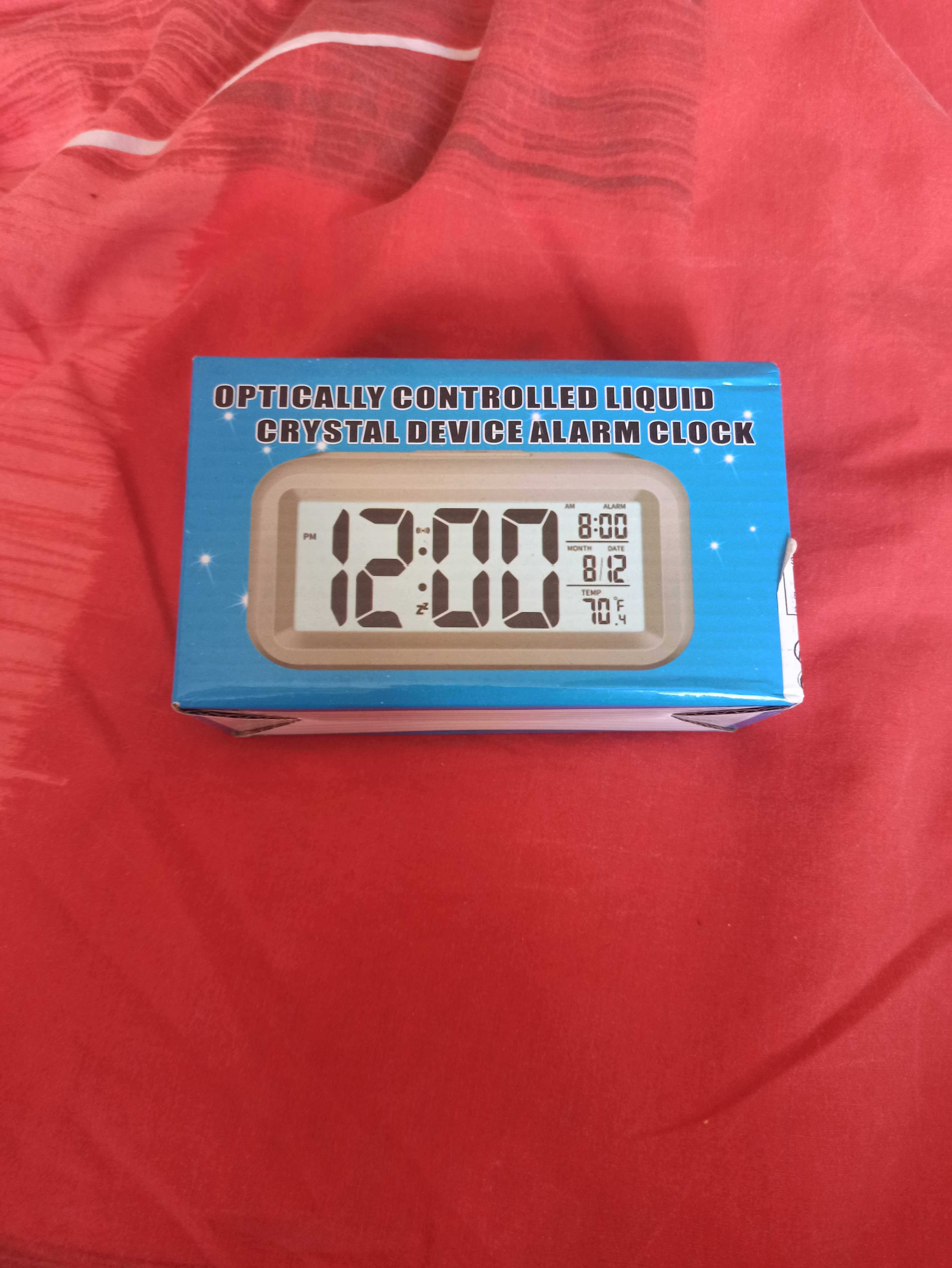 Настолен електронен часовник с аларма и термометър