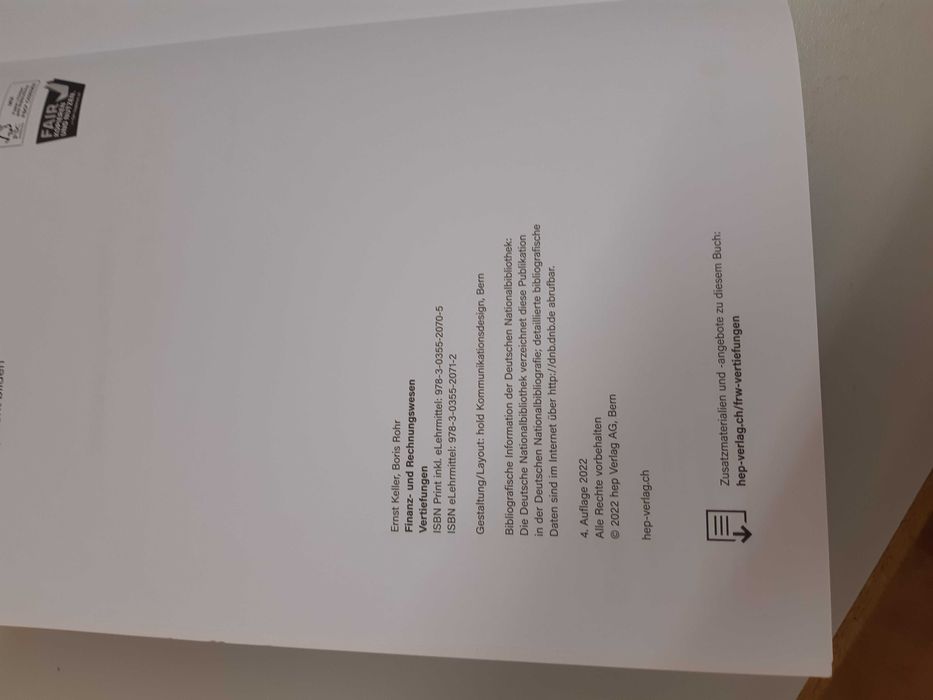 Учебницу ,,Финанси и счетоводство'' на немски език