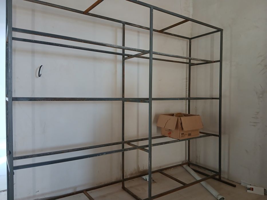 Полкалар новый дүкен немесе басқа зат қоюуға арналған