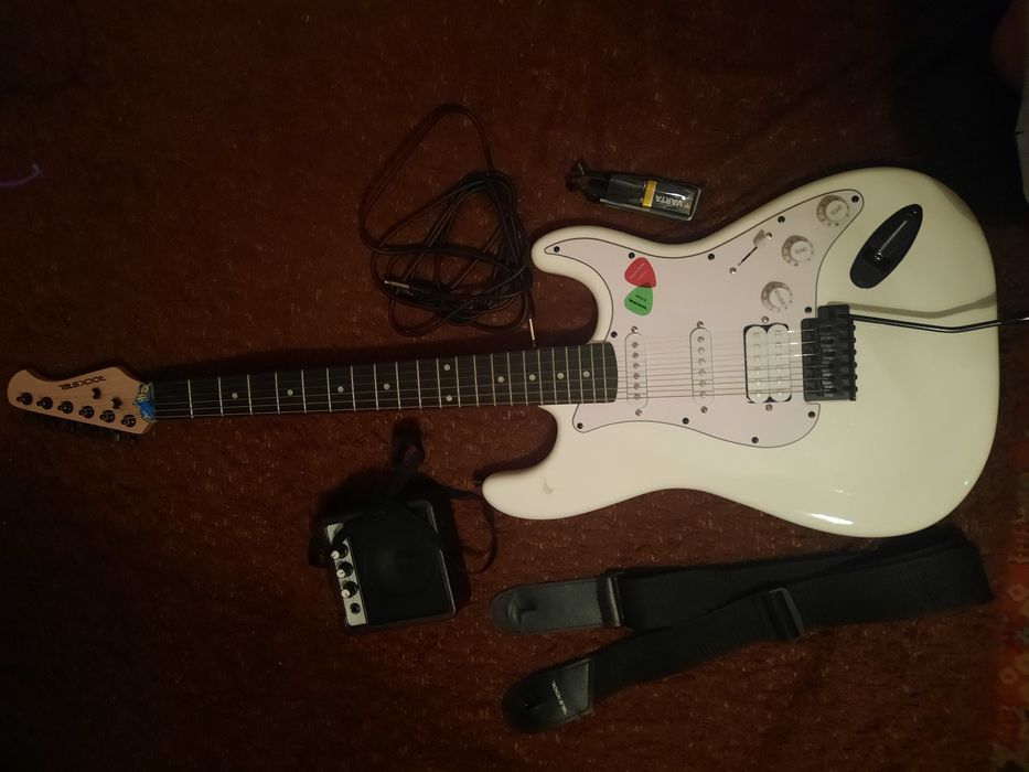 Срочно продам  Электро-гитара ROCKSTEL