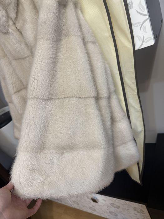 Палто от бяла норка